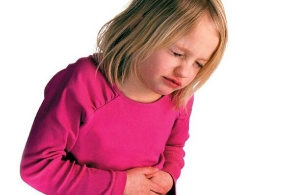 the child's abdominal pain as a symptom of parasites in the body