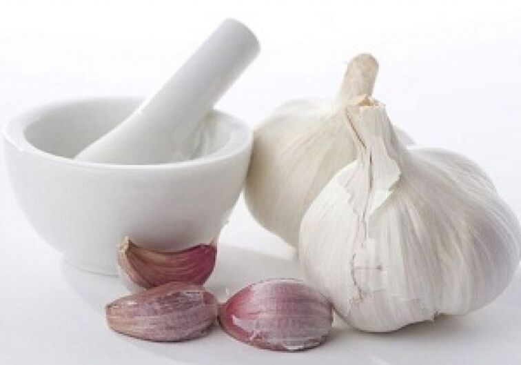 Garlic for making a healing tincture against worms