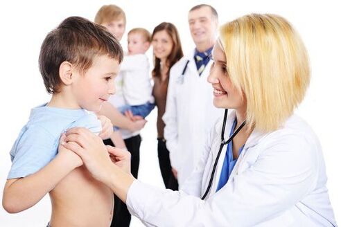 a doctor examines a child with worms